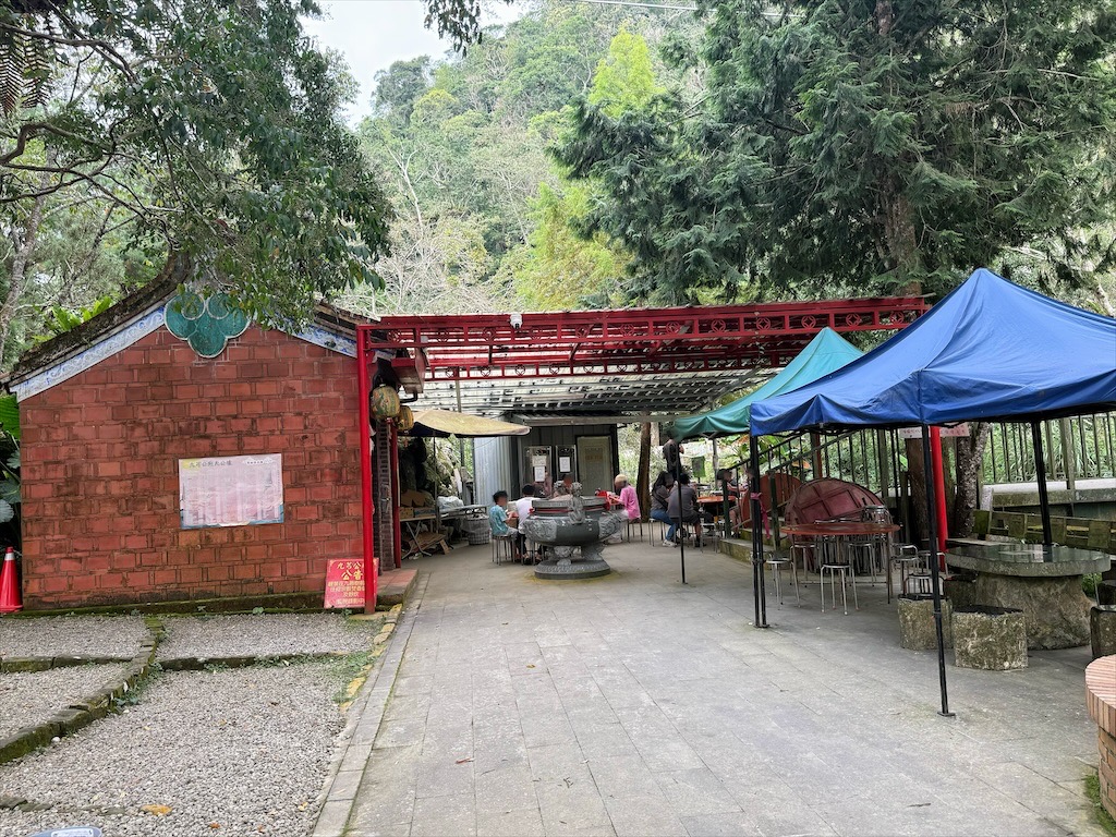 雲林古坑景點|石壁九芎公廟:300年九芎神木下吃泡麵!雲林版泡麵土地公,順遊五元兩角、雲嶺之丘 @果果愛Fruitlove 雲林古坑景點|石壁九芎公廟:300年九芎神木下吃泡麵!雲林版泡麵土地公,順遊五元兩角、雲嶺之丘 @果果愛Fruitlove