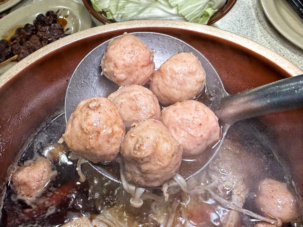 雲林斗六串燒|傳橙串燒炭火關東煮:隱藏在薑母鴨店裡的串燒,晚餐、宵夜、聚餐推薦,寵物友善 @果果愛Fruitlove 雲林斗六串燒|傳橙串燒炭火關東煮:隱藏在薑母鴨店裡的串燒,晚餐、宵夜、聚餐推薦,寵物友善 @果果愛Fruitlove