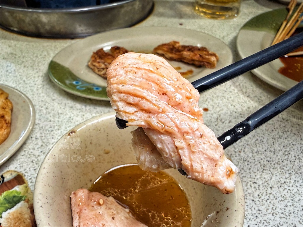 雲林斗六串燒|傳橙串燒炭火關東煮:隱藏在薑母鴨店裡的串燒,晚餐、宵夜、聚餐推薦,寵物友善 @果果愛Fruitlove 雲林斗六串燒|傳橙串燒炭火關東煮:隱藏在薑母鴨店裡的串燒,晚餐、宵夜、聚餐推薦,寵物友善 @果果愛Fruitlove
