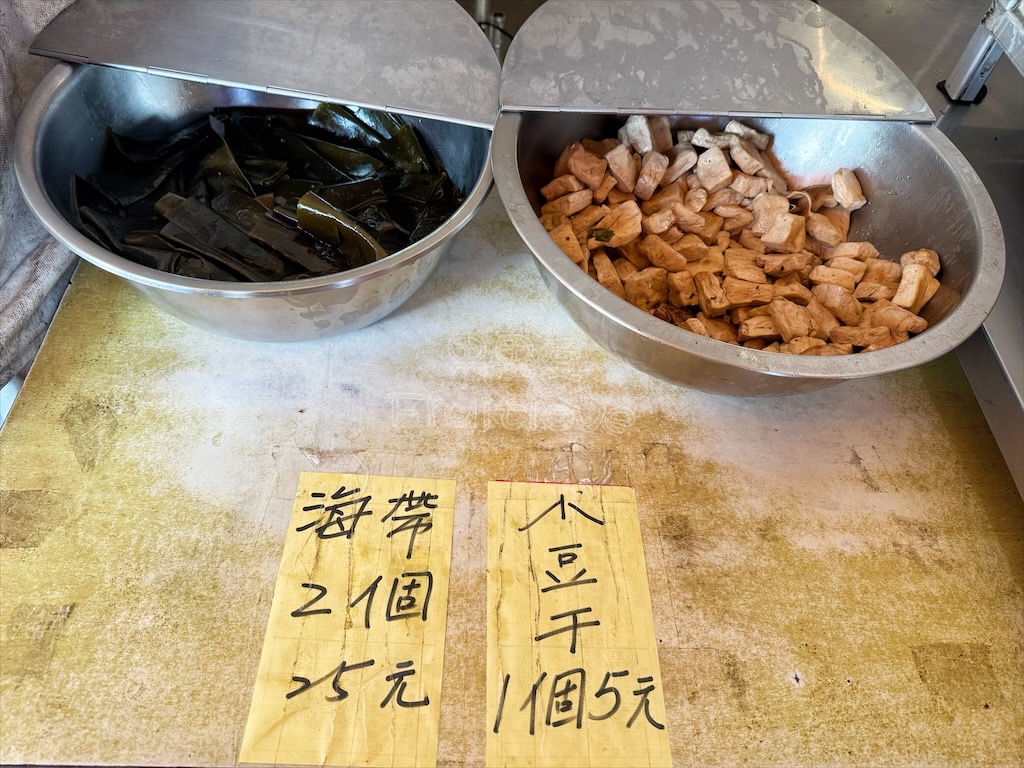 台中霧峰｜光復新村市場牛肉麵：超人氣露天眷村老店，必點滷味與古早味麵食 @果果愛Fruitlove