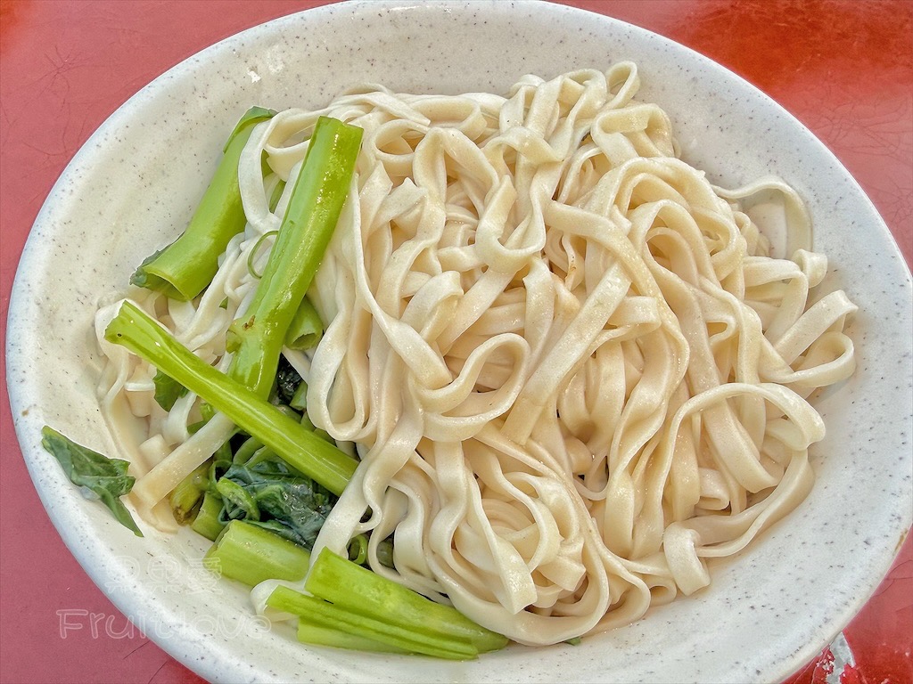 台中霧峰｜光復新村市場牛肉麵：超人氣露天眷村老店，必點滷味與古早味麵食 @果果愛Fruitlove