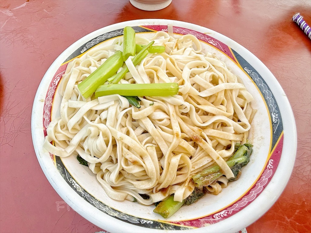 台中霧峰｜光復新村市場牛肉麵：超人氣露天眷村老店，必點滷味與古早味麵食 @果果愛Fruitlove
