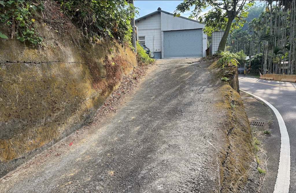 台中東勢｜爸娜娜窯烤披薩：預約包場手作窯烤披薩DIY、滑草場與山景大草皮，親子寵物友善農場推薦！ @果果愛Fruitlove