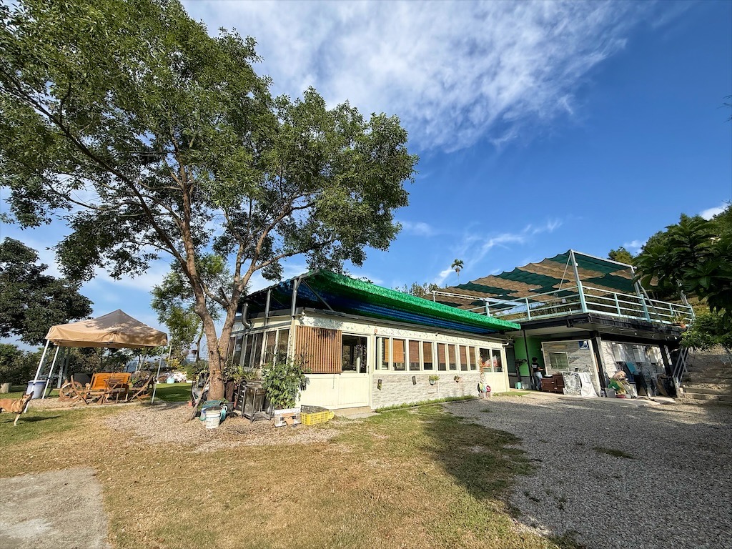 台中東勢｜爸娜娜窯烤披薩：預約包場手作窯烤披薩DIY、滑草場與山景大草皮，親子寵物友善農場推薦！ @果果愛Fruitlove