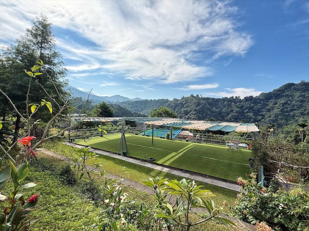 台中東勢｜爸娜娜窯烤披薩：預約包場手作窯烤披薩DIY、滑草場與山景大草皮，親子寵物友善農場推薦！ @果果愛Fruitlove