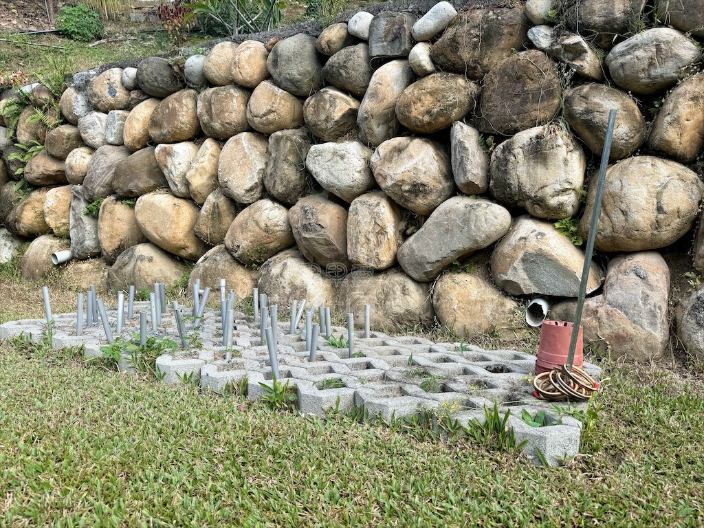 台中東勢｜爸娜娜窯烤披薩：預約包場手作窯烤披薩DIY、滑草場與山景大草皮，親子寵物友善農場推薦！ @果果愛Fruitlove