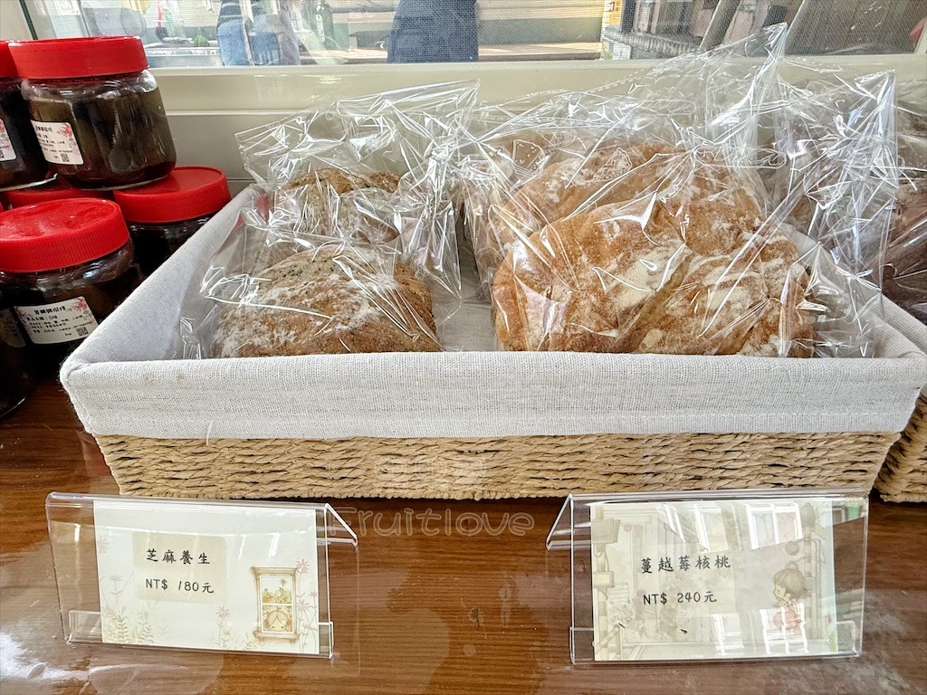 台中東勢｜爸娜娜窯烤披薩：預約包場手作窯烤披薩DIY、滑草場與山景大草皮，親子寵物友善農場推薦！ @果果愛Fruitlove