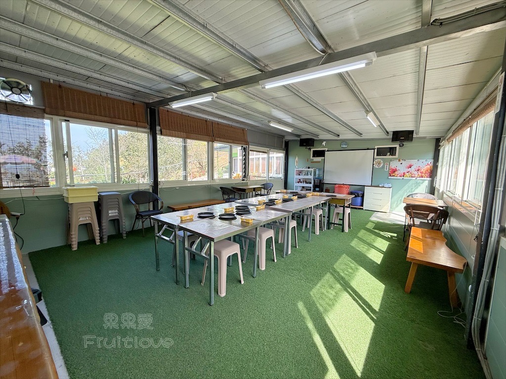 台中東勢｜爸娜娜窯烤披薩：預約包場手作窯烤披薩DIY、滑草場與山景大草皮，親子寵物友善農場推薦！ @果果愛Fruitlove