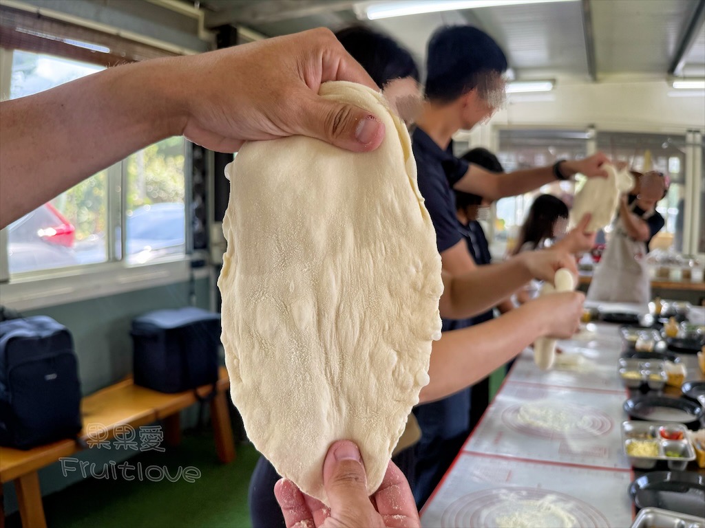 台中東勢｜爸娜娜窯烤披薩：預約包場手作窯烤披薩DIY、滑草場與山景大草皮，親子寵物友善農場推薦！ @果果愛Fruitlove