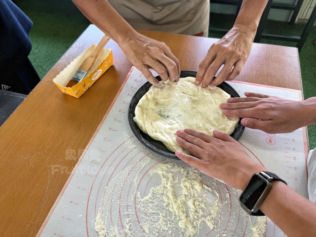 台中東勢｜爸娜娜窯烤披薩：預約包場手作窯烤披薩DIY、滑草場與山景大草皮，親子寵物友善農場推薦！ @果果愛Fruitlove
