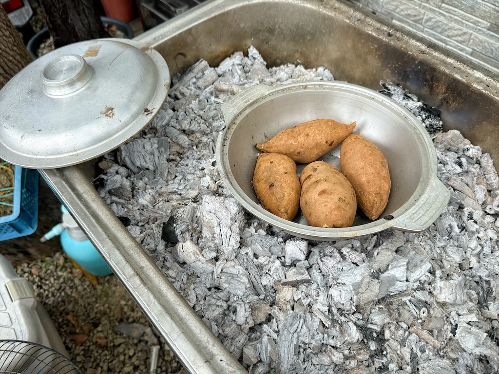 台中東勢｜爸娜娜窯烤披薩：預約包場手作窯烤披薩DIY、滑草場與山景大草皮，親子寵物友善農場推薦！ @果果愛Fruitlove