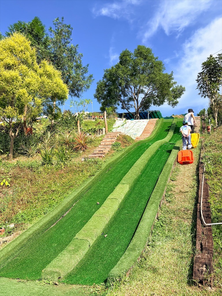 台中東勢｜爸娜娜窯烤披薩：預約包場手作窯烤披薩DIY、滑草場與山景大草皮，親子寵物友善農場推薦！ @果果愛Fruitlove