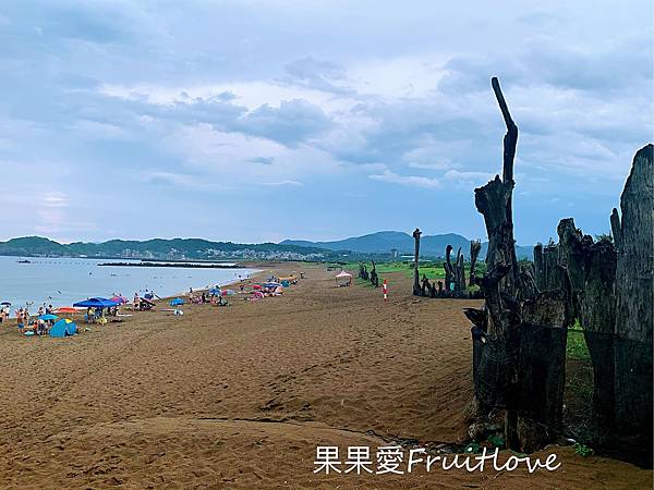 中角海濱公園⟩北海岸旅遊、玩水、衝浪推薦，距離金山老街只要6分鐘車程，有沖洗、有飲水機，親子寵物友善 @果果愛Fruitlove