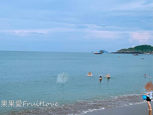 中角海濱公園⟩北海岸旅遊、玩水、衝浪推薦，距離金山老街只要6分鐘車程，有沖洗、有飲水機，親子寵物友善 @果果愛Fruitlove