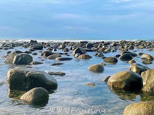 不用到老梅也看得到綠石槽　北海岸旅遊　踏浪．玩水．親子寵物友善　來這看海．聊天　　讓心靈沉澱放鬆　～～親子寵物友善 @果果愛Fruitlove