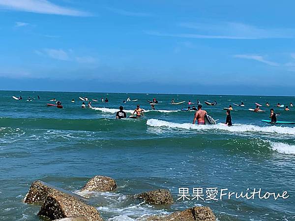 台中大甲景點⟩松柏港北堤沙灘 ⋅ 衝浪聚集地 ⋅ 玩水踏浪 ⋅ 看夕陽看海景 ⋅ 寵物友善景點 @果果愛Fruitlove