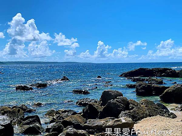 蔚藍海景　美麗白沙　寄居蟹的家　保育沙灘　＆　岸邊就可以看到熱帶魚和魚群游來游去　後壁湖潮間帶　墾丁後壁湖景點推薦　親子寵物友善 @果果愛Fruitlove