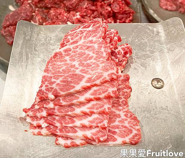 阿裕牛肉涮涮鍋崑崙店⟩台南仁德美食，超人氣的牛肉湯店，鮮嫩的國產牛肉入口即化，蔬菜湯頭鮮甜清爽，寵物友善餐廳 @果果愛Fruitlove