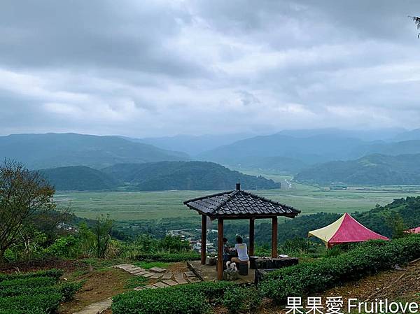 置身在茶園裡泡茶，觀景，愜意又美好　玉蘭茶園　　平價舒適的寵物友善民宿希伯崙客旅　與三星在地美食　大埔早餐　與黑人肉羹　滿足味蕾　親子寵物友善  不限大小 不用關籠 關袋 最少牽繩即可 　清水地熱下集 @果果愛Fruitlove