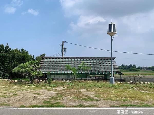 椬梧滯洪池⟩雲林口湖景點，漫步或騎乘在有小日月潭美名的湖畔，聆聽鳥兒歌唱，欣賞豐富生態景觀，享受舒服的芬多精與裝置藝術的美麗 @果果愛Fruitlove