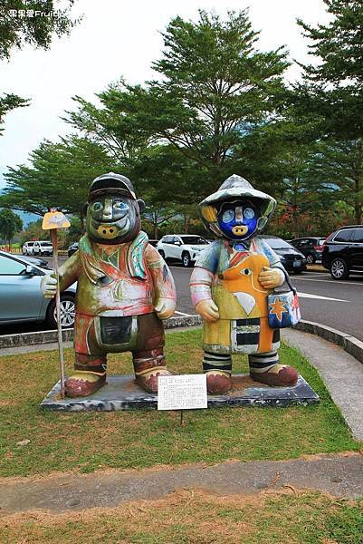 嘉義景點-旺萊山愛情大草原，一大片舒適寬敞乾淨的草地，可以散步、野餐，還可以在涼亭乘坐 @果果愛Fruitlove